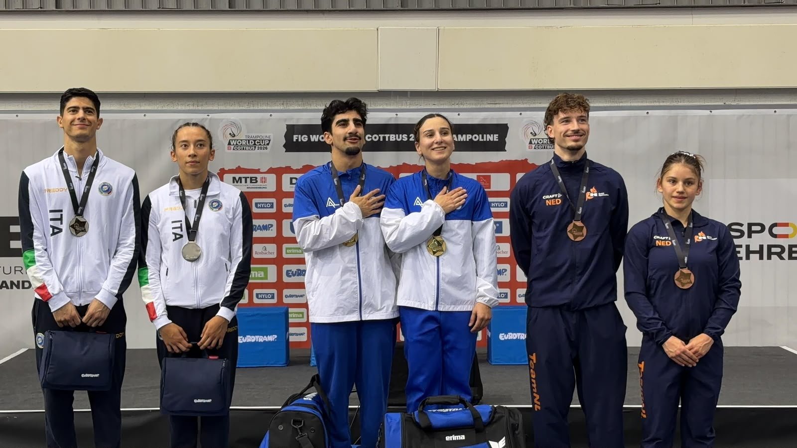Mahsudova-Mahsudov ikilisi Cottbus’ta karışık senkronda altın madalya kazandı